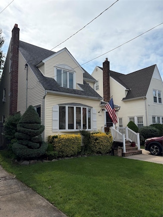 341 Marcellus Rd, Mineola, NY 11501