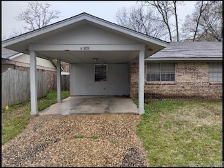 8303 Woodview Dr E, Sherwood, AR 72120
