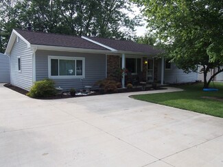 801 Maxine Dr, Ossian, IN 46777