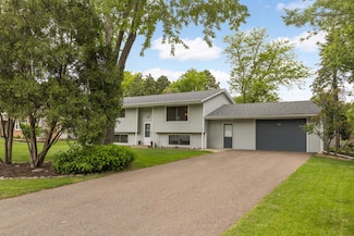685 County Road C W, Saint Paul, MN 55113