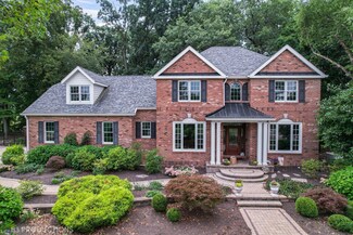 128 Wind Whistle Dr, Valparaiso, IN 46383