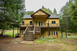 709 Pinewood Way, Cave Junction, OR 97523