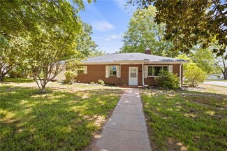 406 N Elm St, Pendleton, SC 29670