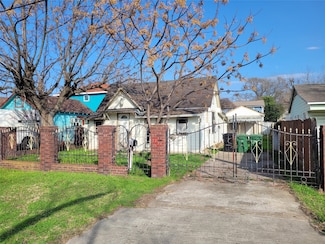 4512 Siegel St, Houston, TX 77009