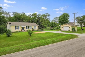 2056 E Ridge Dr, Excelsior Springs, MO 64024
