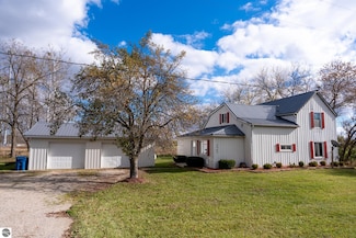 3949 Bard Rd, Beaverton, MI 48612