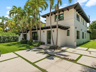 2135 N Bay Rd, Miami Beach, FL 33140