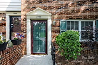 8835 Hunter Ridge Dr, Charlotte, NC 28226