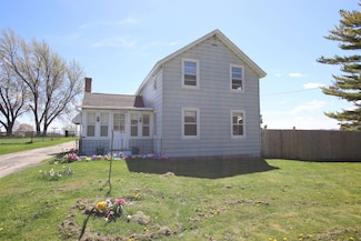 W1796 Puddlefort St, Mount Calvary, WI 53057