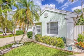12 Admirals Ct, Palm Beach Gardens, FL 33418
