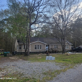 19619 Cardinal Cove Dr, Saucier, MS 39574