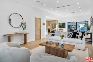 17624 Martha St, Encino, CA 91316