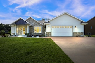1395 American Eagle Dr, Slinger, WI 53086