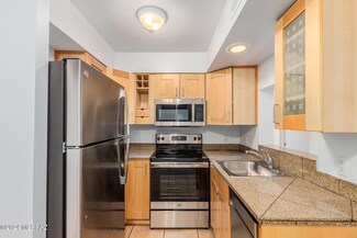 1810 E Blacklidge Dr Unit 405, Tucson, AZ 85719