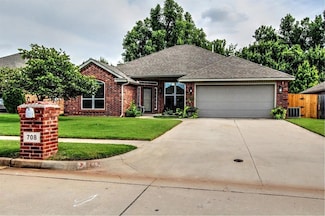 708 E Linden Ln, Mustang, OK 73064