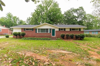 405 N Woodland Dr, Lancaster, SC 29720