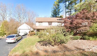 615 Lake Vista Dr, Forest, VA 24551
