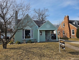 1615 Faircourt St, Grosse Pointe Woods, MI 48236