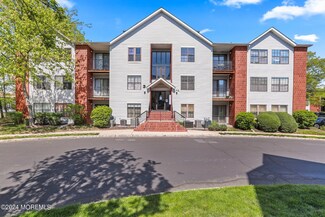 28 Boulder Dr, Edison, NJ 08817