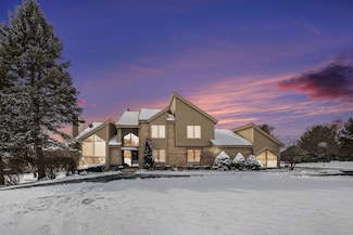 372 Crestway Ct, Saline, MI 48176