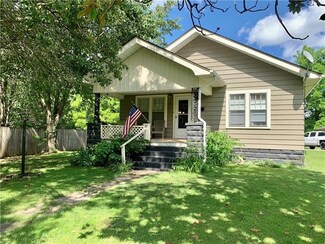 103 S Dopking St, Frontenac, KS 66763