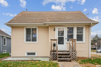 1901 25th St, Moline, IL 61265