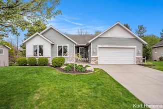 706 Garden Ridge Dr, Holland, MI 49423