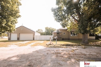 502 Pine St, Oak, NE 68964