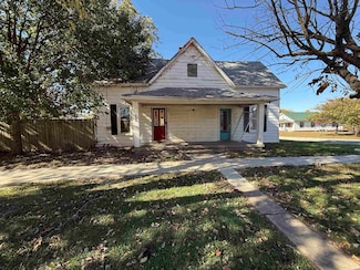 206 N 3rd St, Owensville, IN 47665