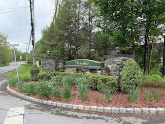 30 Naples Dr, Poughkeepsie, NY 12603