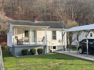 104 Midway St, Triadelphia, WV 26059