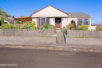 719 6th St, Astoria, OR 97103