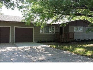 106 W Vesper St, Hesston, KS 67062