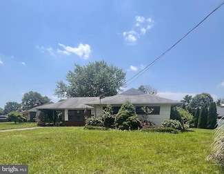 2 Augusta Dr, Newark, DE 19713