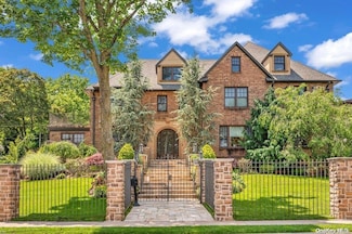262 Howard Ave, Staten Island, NY 10301