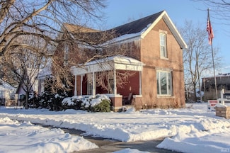 302 S Main St, Knox, IN 46534