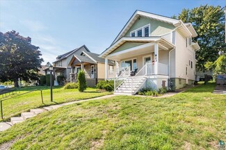 823 E 9th St, Duluth, MN 55805