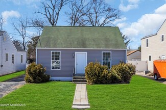 15 Waackaack Ave, Keansburg, NJ 07734