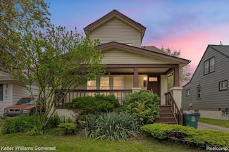 214 Woodsboro Dr, Royal Oak, MI 48067