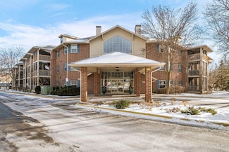 1350 Douglas Dr N Unit 105, Golden Valley, MN 55422