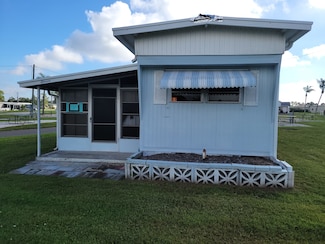 11 Center Rd, Palmetto, FL 34221