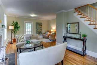 4 Main St, Wenham, MA 01984