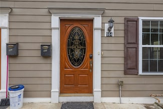 982 Plainfield St Unit 4, Johnston, RI 02919