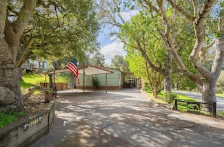 17588 Pond Derosa Ln Unit 8, Salinas, CA 93907