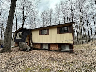 2365 Locust Ridge Rd, Pocono Lake, PA 18347