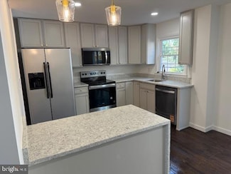 2906 E Side Dr, Alexandria, VA 22306