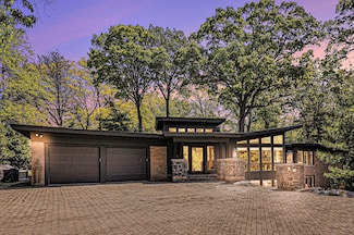 2215 Londonderry Rd, Ann Arbor, MI 48104