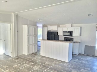4000 24th St N Unit 819, Saint Petersburg, FL 33714