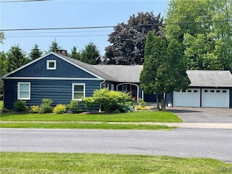 25 S Hunter Ave, Auburn, NY 13021