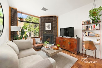 365 W 19th St Unit 2R, New York, NY 10011